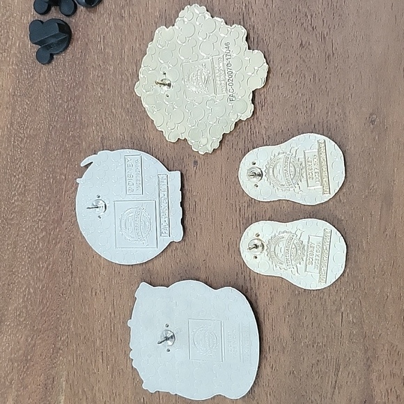 Disney Frozen Character Pin Lot - Elsa, Ana, Olaf, and Sven - Picture 7 of 11